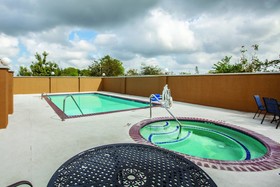 La Quinta Inn & Suites by Wyndham Kyle - Austin South