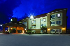 La Quinta Inn & Suites by Wyndham Kyle - Austin South