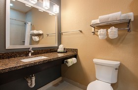 Best Western Plus Lake Jackson Inn & Suites