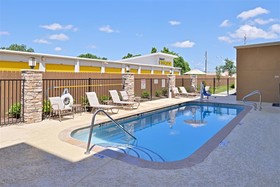 Best Western Plus Lake Jackson Inn & Suites