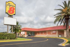 Deluxe Studios Lake Jackson/Clute
