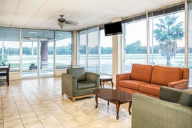 Deluxe Studios Lake Jackson/Clute