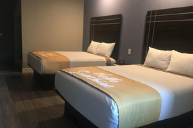 Days Inn and Suites by Wyndham La Porte