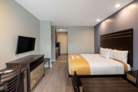 Days Inn and Suites by Wyndham La Porte