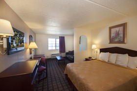 Days Inn & Suites by Wyndham Laredo