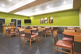 La Quinta Inn & Suites by Wyndham Laredo Airport
