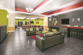 La Quinta Inn & Suites by Wyndham Laredo Airport