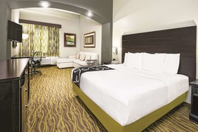 La Quinta Inn & Suites by Wyndham Laredo Airport