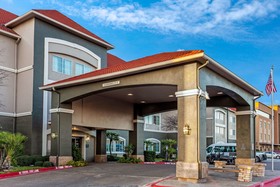 La Quinta Inn & Suites by Wyndham Laredo Airport