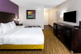 La Quinta Inn & Suites by Wyndham Laredo Airport