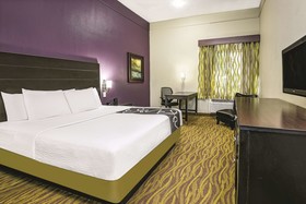 La Quinta Inn & Suites by Wyndham Laredo Airport