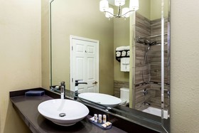 La Quinta Inn & Suites by Wyndham Laredo Airport