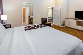 La Quinta Inn & Suites by Wyndham Laredo Airport