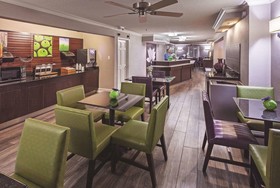 La Quinta Inn by Wyndham Laredo I-35