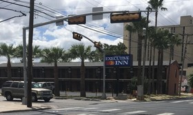 Sky Palace Inn & Suites By Jasper Laredo