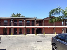 Sky Palace Inn & Suites By Jasper Laredo