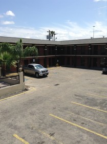 Sky Palace Inn & Suites By Jasper Laredo