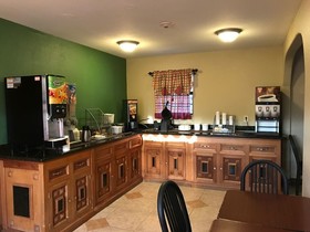 Sky Palace Inn & Suites By Jasper Laredo