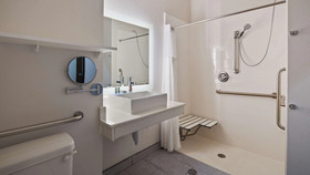 Best Western Green Oaks Inn & Suites