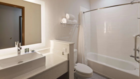 Best Western Green Oaks Inn & Suites