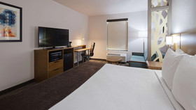 Best Western Green Oaks Inn & Suites