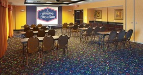 Hampton Inn and Suites Dallas/Lewisville-Vista Ridge Mall