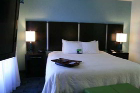 Hampton Inn and Suites Dallas/Lewisville-Vista Ridge Mall