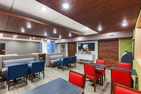 Holiday Inn Express & Suites Dallas Lewisville