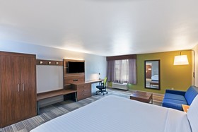 Holiday Inn Express & Suites Dallas Lewisville