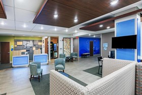 Holiday Inn Express & Suites Dallas Lewisville