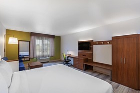 Holiday Inn Express & Suites Dallas Lewisville