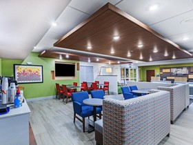 Holiday Inn Express & Suites Dallas Lewisville