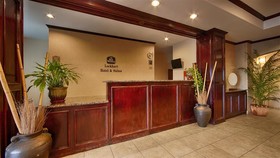 Best Western Lockhart Hotel & Suites