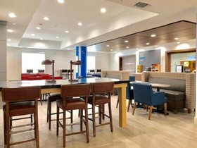Holiday Inn Express & Suites Longview South I-20