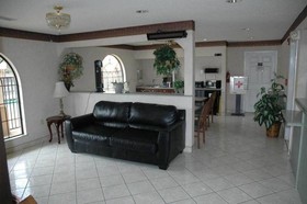 Majestic Inn