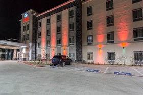 Comfort Suites University