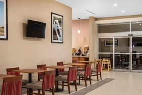 Comfort Suites University