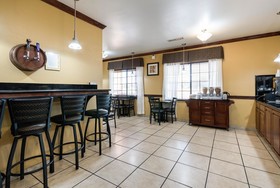 Econo Lodge I-27