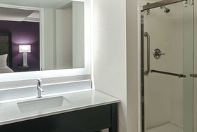 La Quinta Inn & Suites by Wyndham Lubbock West Medical Centr