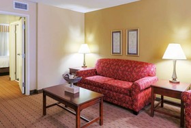 MCM Eleganté Hotel & Suites