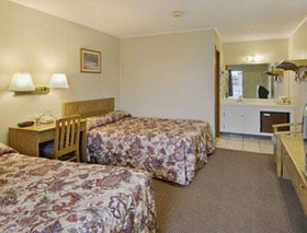 Super 8 by Wyndham Lubbock Civic Center North