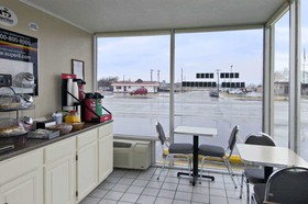 Super 8 by Wyndham Lubbock Civic Center North