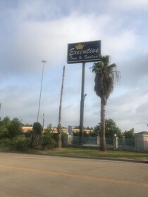 Executive Inn & Suites