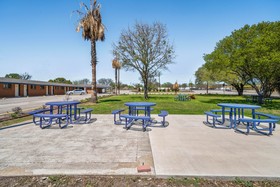 OYO Hotel Luling TX Downtown I-10/US-90