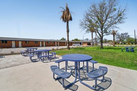 OYO Hotel Luling TX Downtown I-10/US-90