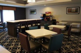 La Quinta Inn & Suites by Wyndham Lumberton