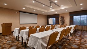Best Western Plus Lytle Inn & Suites