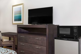 Days Inn & Suites by Wyndham Madisonville