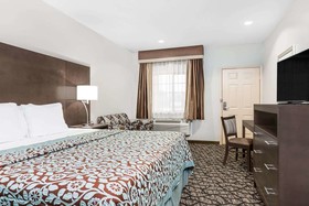Days Inn & Suites by Wyndham Madisonville