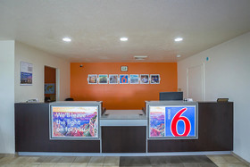 Motel 6 Madisonville